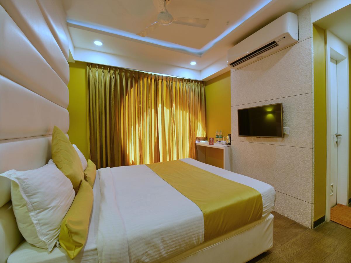 Oyo 963 Hotel Rumaya Ujjain Exterior foto